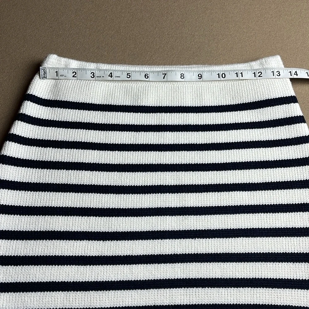 HYACINTH HOUSE TUCKERNUCK Navy & Cream Stripe Anna Knit Mini Skirt - Small